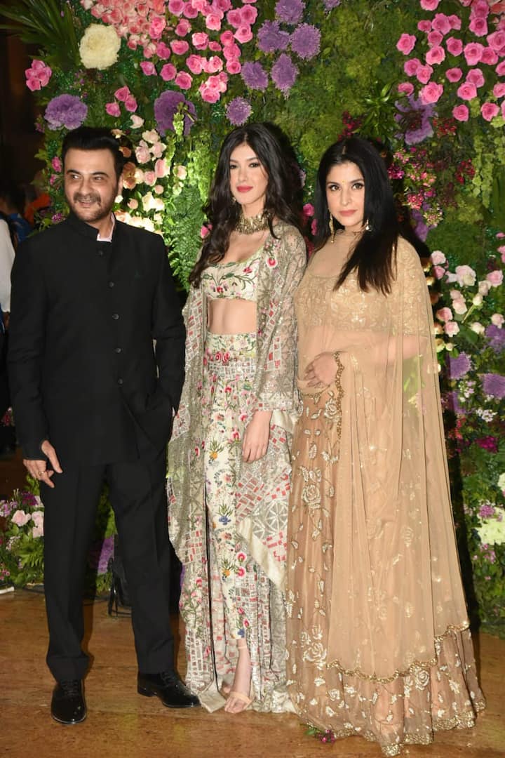 Sanjay Kapoor with wife Maheep & daughter Shanaya got snapped together as they attend Armaan-Anissa's wedding.(Photo: Manav Manglani)