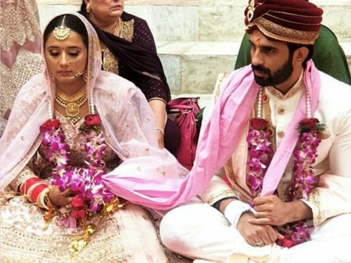 'Manmohini' Actor Ankit Siwach Gets Married To Girlfriend Nupur Bhatia; First Wedding Pictures Out! FIRST PICS: TV Actor Ankit Siwach Gets Married To Girlfriend Nupur Bhatia