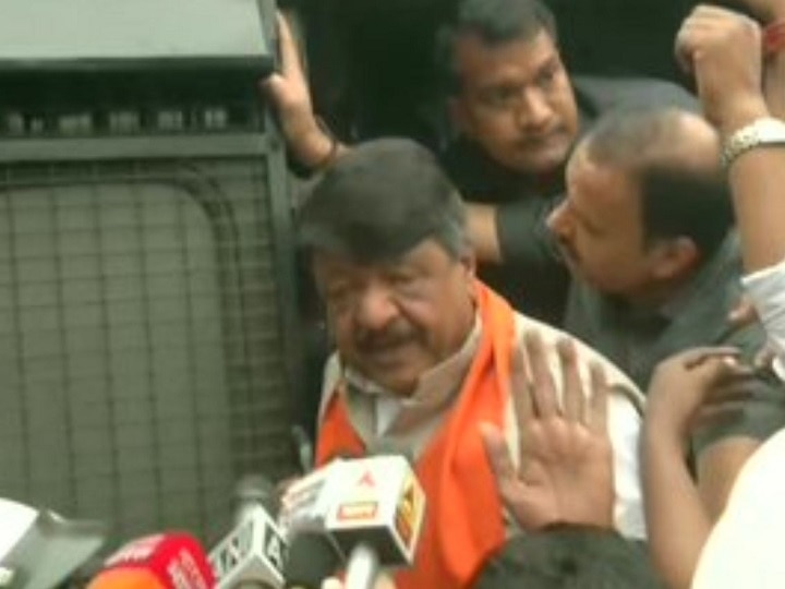 West Bengal: Police Blocks BJP's Pro-CAA Rally In Kolkata; Kailash Vijayvargia, Mukul Roy Detained West Bengal: Police Blocks BJP's Pro-CAA Rally In Kolkata; Kailash Vijayvargia, Mukul Roy Detained