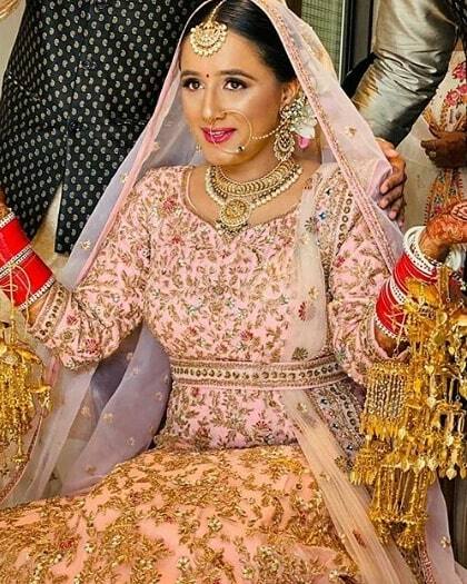 The bride flaunted her chooda and kaleerein in her wedding pictures. (All PICS Credit- Instagram)