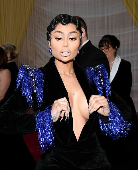 American model and reality TV star Blac Chyna walked down the red carpet of Oscars 2020 in a dark blue velvet outfit. (Source- Getty Images)