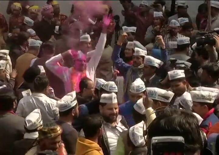 Aam Aadmi Party workers in Delhi celebrate as the party takes big lead in Delhi Polls 2020. (Photo Credit: ANI)