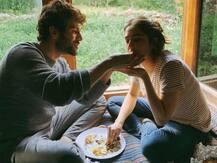 Kartik Aaryan Feeds 'Love Aaj Kal' Co-Star Sara Ali Khan: Aao Pehle Jaisi Sehat Banayein (PIC)