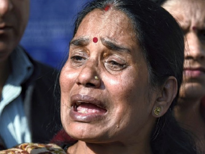 Nirbhaya's Mother Breaks Down Over Delay In Execution Nirbhaya's Mother Breaks Down Over Delay In Execution