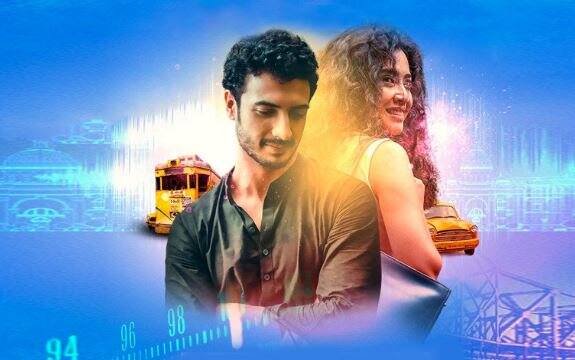 Yoodlee Films’ Kuchh Beeghe Alfaaz is an underrated movie about new age romance set in Kolkata. The movie dwells around the daily radio show ‘Kuchh Bheege Alfaaz,' which is an episodic series of unrequited love stories hosted by RJ Alfaaz. In reality, however, this RJ he prefers to be detached and anonymous to the world. On the other hand, there is Archana who works in an agency and believes in living her life to the fullest. A number dialed by mistake leads to blossoming of friendship between the two which soon heads into a romance until they bare their true selves to each other.
This movie is for those who have different ideas of love but they still love, which is important. (Source- Twitter)