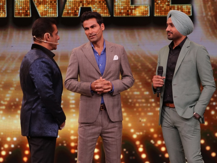 Bigg Boss 13 Grand Finale: Harbhajan Singh & Mohammad Kaif Grace Sets Of Salman Khan's Show Bigg Boss 13 Grand Finale: Harbhajan Singh & Mohammad Kaif Grace Sets Of Salman Khan's Show