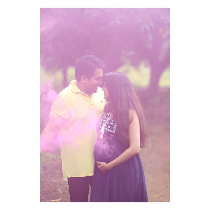 In the throwback pictures, Rucha is seen flaunting her baby bump while posing with hubby Rahul. (Photo: Instagram)