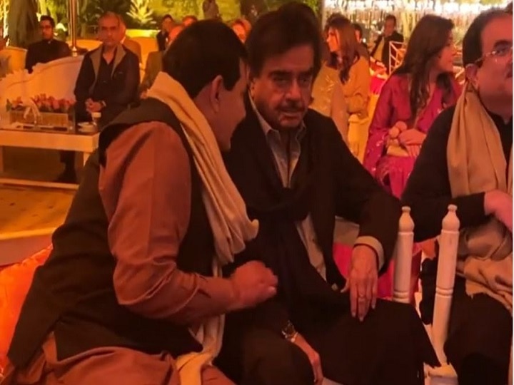 Shatrughan Sinha Spotted At A Wedding In Lahore; Videos Go Viral Shatrughan Sinha In Pakistan? Video Of Actor-Turned-Politician Attending Wedding In Lahore Goes Viral
