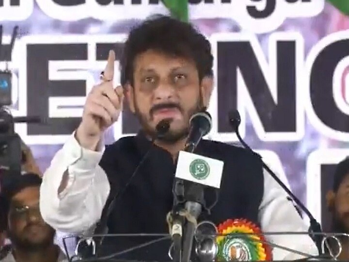 AIMIM Leader Waris Pathan Says '15 Cr Muslims Will Be Tough On 100 Cr' WATCH | AIMIM Leader Waris Pathan Spews Venom, Says '15 Cr Muslims Will Be Tough On 100 Cr Hindus'