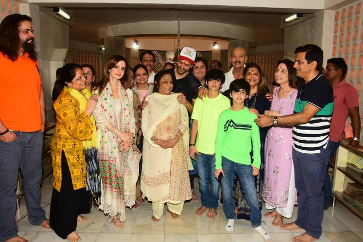 Here's an adorable family photo which you can't miss at all! (PIC Credit- Manav Manglani)