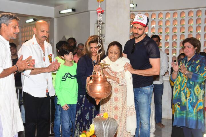 Hrithik Roshan's grandmother also offered prayers at the temple. (PIC Credit- Manav Manglani)
