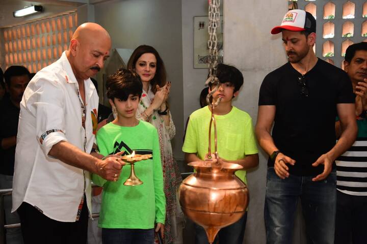 Rakesh Roshan with Hrehaan and Hridhaan at the temple. (PIC Credit- Manav Manglani)