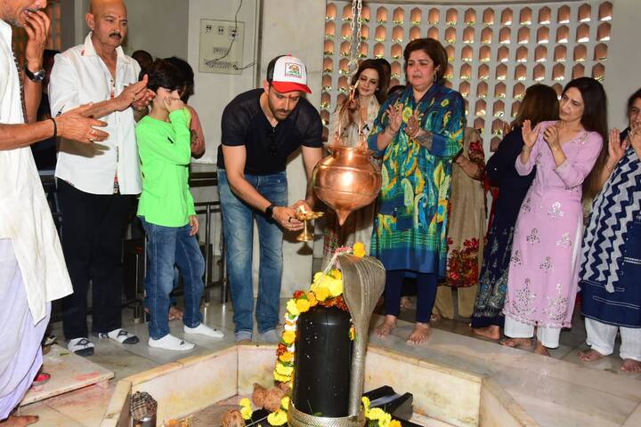 The 'Krrish' actor offered prayers at the temple. (PIC Credit- Manav Manglani)