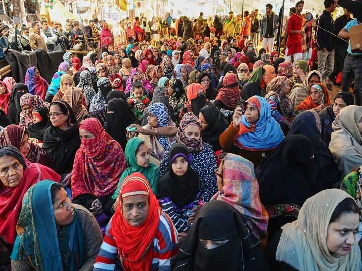 Shaheen Bagh Mediation Day 3: Protesters To SC-Appointed Interlocutors On Delhi Police Road Blockade Shaheen Bagh Mediation Day 3: Interlocutors Assure Protesters To Take Up Their Demand Of 'Safety' To SC