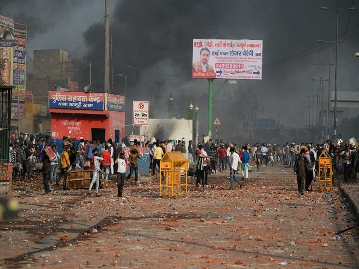 Delhi Violence: Death Toll Rises To 9 As Capital Burns Over CAA Protests; 3 Districts On 'High Alert' Delhi Violence: Shoot-At-Site Order Issued At Various Locations Of Northeast District