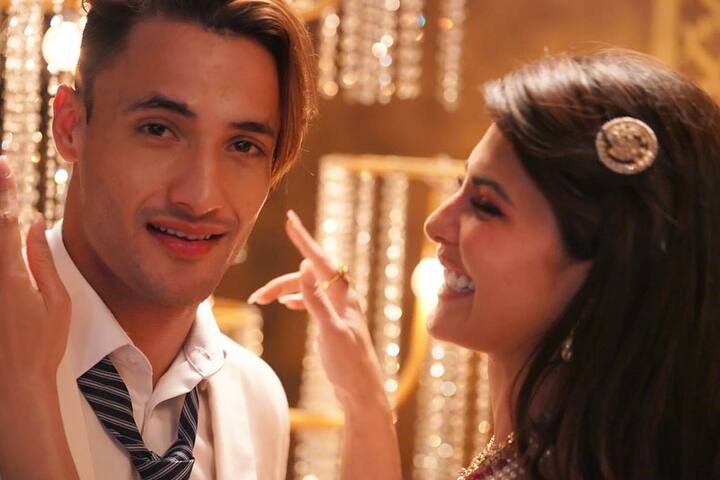 Bigg Boss 13 contestant Asim Riaz managed to win the hearts of the viewers in the popular reality show. The model is now teaming up with Bollywood actress Jacqueline Fernandez for a new music video. 