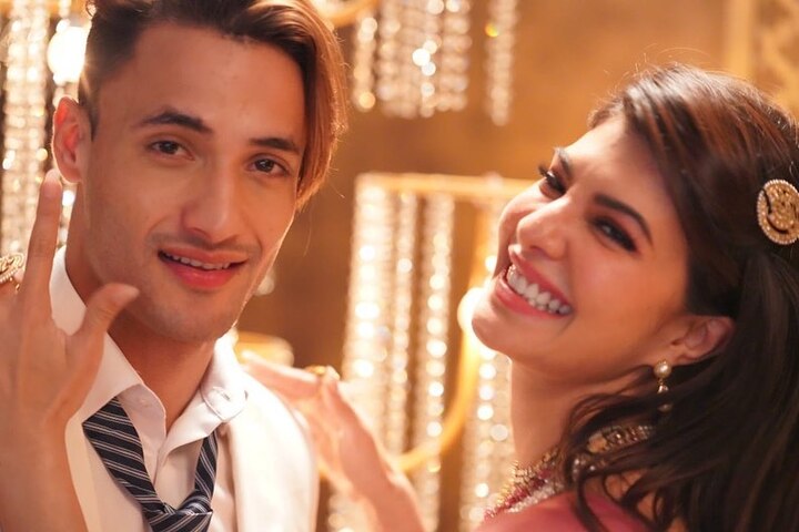 Asim Riaz's fans are quite excited to see him with Jacqueline in the music video. 
