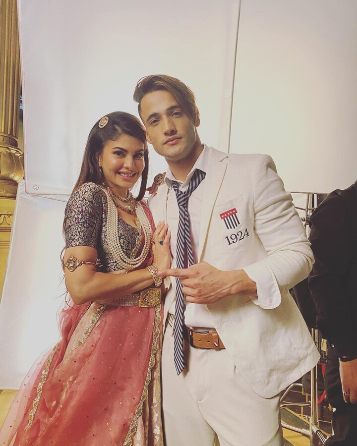 Asim Riaz also took to social media to post pictures from the sets of their music video. 