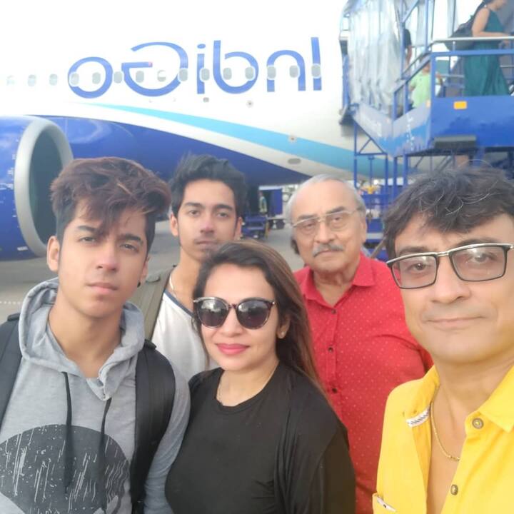 Here's a picture of Amit BHatt posing with his real family. (Photo: Instagram)