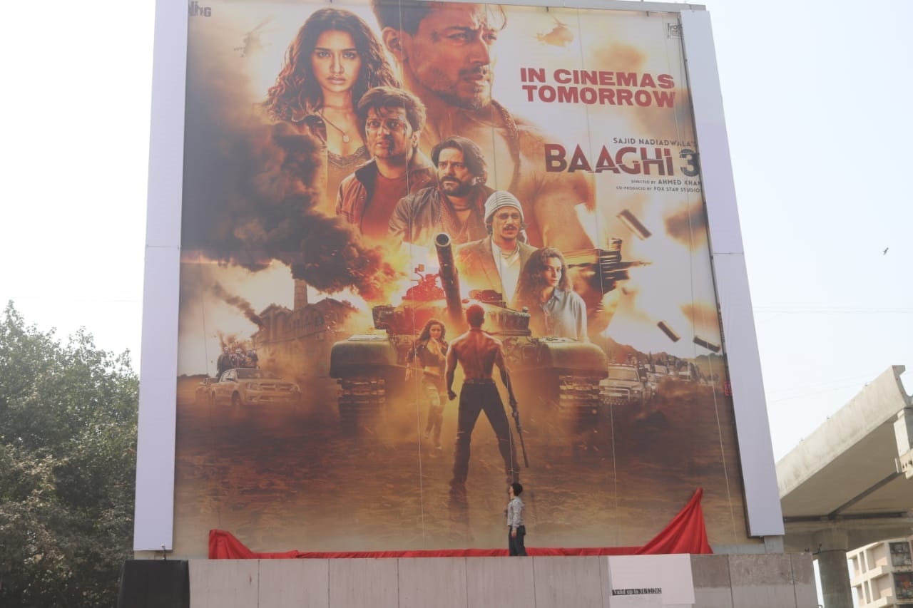 CHECK OUT: Ahead Of Baaghi 3 Release Tiger Shroff Unveils A GIANT New Poster For Fans In Mumbai!
