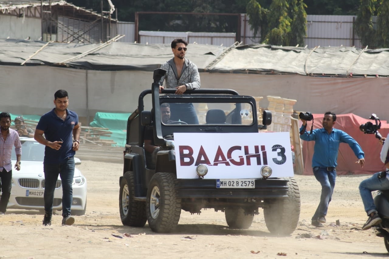 CHECK OUT: Ahead Of Baaghi 3 Release Tiger Shroff Unveils A GIANT New Poster For Fans In Mumbai!