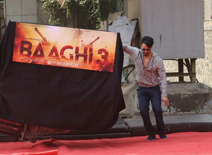 Baaghi 3 Actor Tiger Shroff Unveils A GIANT New Poster For Fans In Mumbai! CHECK OUT: Ahead Of Baaghi 3 Release Tiger Shroff Unveils A GIANT New Poster For Fans In Mumbai!