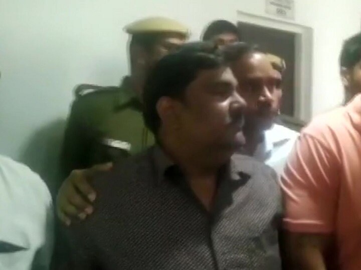 Delhi Violence: Tahir Hussain ex-AAP Councillor Surrenders Before Delhi Court; Faces Arrest Riot Accused Tahir Hussain Surrenders Before Delhi Court; Faces Arrest For IB Staffer's Murder