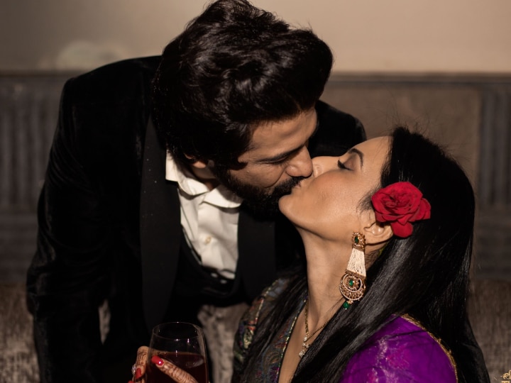 Holi 2020: EX Bigg Boss Contestant Kamya Punjabi Lip Kiss Photo With Husband Shalabh Dang EX Bigg Boss Contestant Shares Passionate Kiss With Hubby On One-month Anniversary, Celebrates FIRST Holi After Marriage