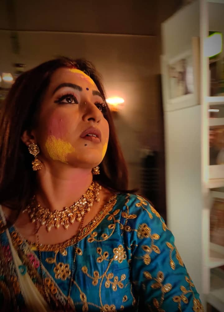 Happy Holi from me and my “Yeh Rishte Hai Pyaar ke” family, Play Holi with your loved ones and splash a lot of colour. Do play Holi but with your loved ones and not animals, your short span of happiness can lead to a life-taking hazard for them. So save them from this toxic practice and keep the environment healthy. Yeh Rishtey Hain Pyaar Ke actress Sangeeta Kapure.