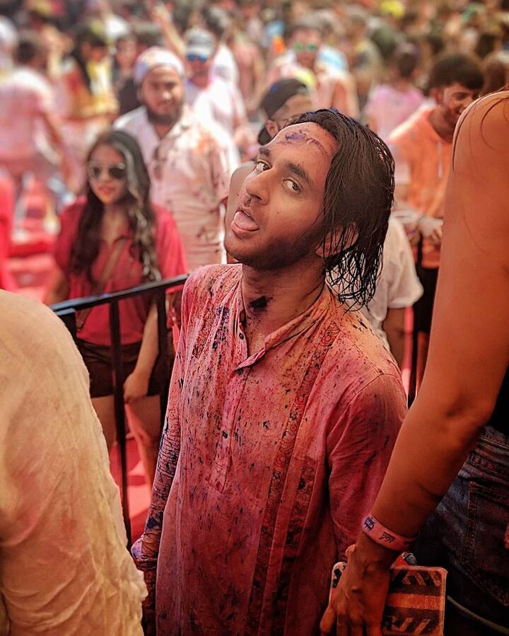 'Bigg Boss 11' finalist Vikas Gupta, who entered 'Bigg Boss 13' as Devoleena Bhattacharjee's proxy & later as Sidharth Shukla's connection, wished fans with this funny picture. He wrote, 