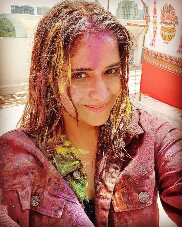 Seems like, Arti Singh too had a blast on Holi. She posted this colourful picture On Instagram and wished fans on Holi. She wrote, 