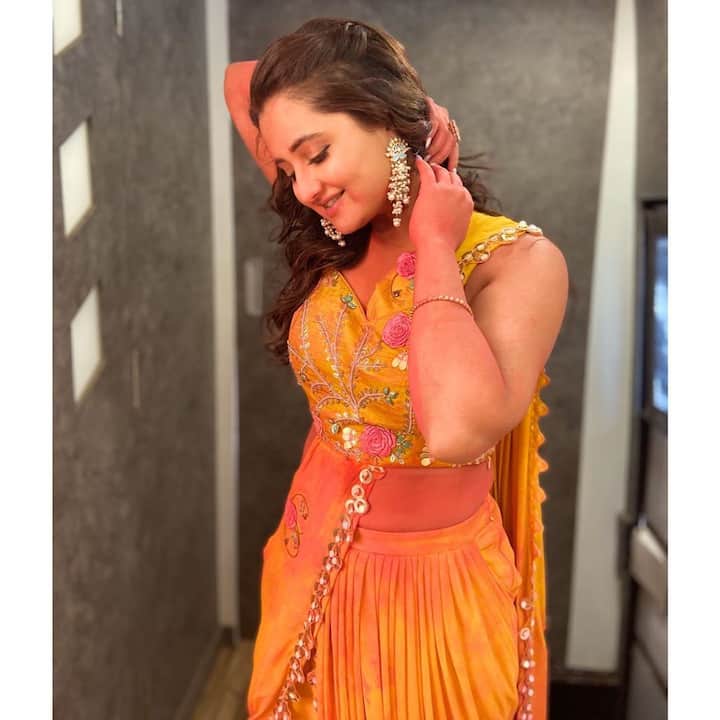 'BB 13' third runner-up had a working Holi as the actress recently started shooting for Colors TV's 'Naagin 4'.  (Photo: Instagram)