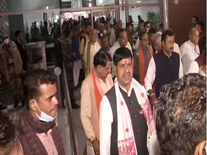 MP Political Crisis: Parties Scramble To Safeguard MLAs; BJP Hurries Legislators To Gurugram Hotel MP Political Crisis: BJP Hurries 106 Legislators To Gurugram Hotel; Congress Shifts Its MLAs To Jaipur