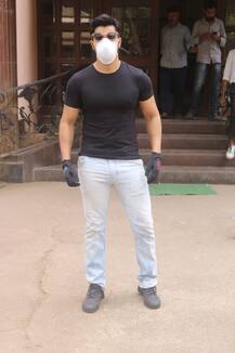 Coronavirus Scare: Varun Dhawan, Anil Kapoor, Sonakshi Sinha & Other B'wood Celebs Spotted Wearing Masks, See PICS!