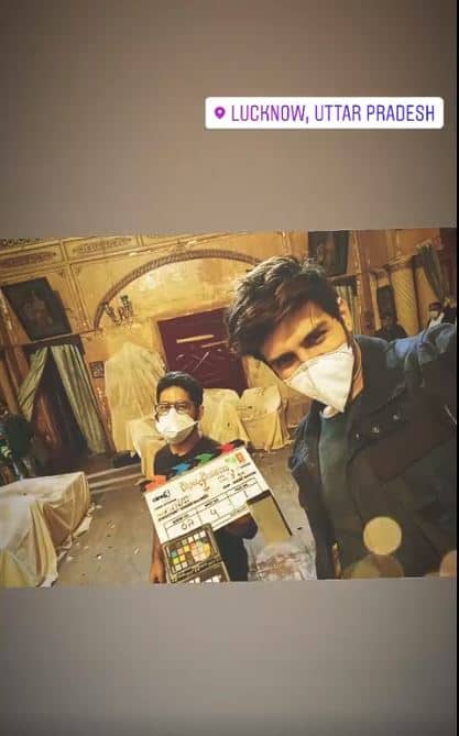 The cast and crew of 'Bhool Bhulaiya 2' opted to wear masks while shooting for the film in Lucknow. Kartik Aaryan shared a picture on his Instagram story. (Source- Instagram)