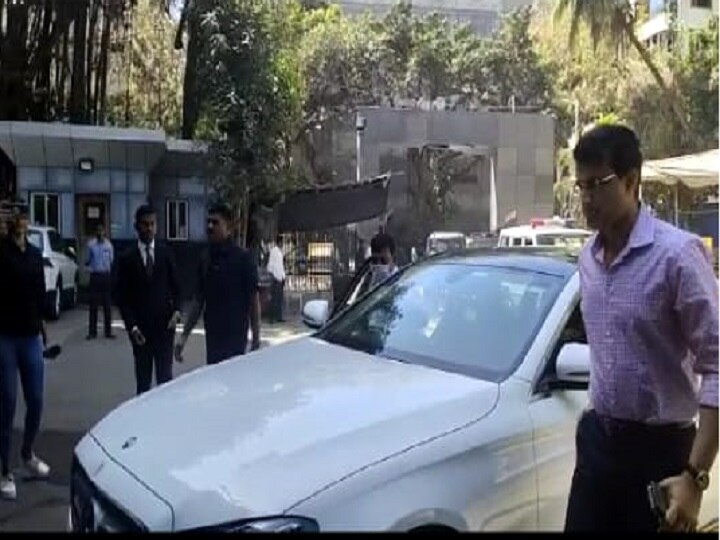 IPL Governing Council Meet Sourav Ganguly, KKR Owner Shahrukh Among Other Franchisee Owners Reach Mumbai WATCH: Sourav Ganguly, KKR Owner Shahrukh Reach BCCI Headquarters To Attend IPL Governing Council Meet