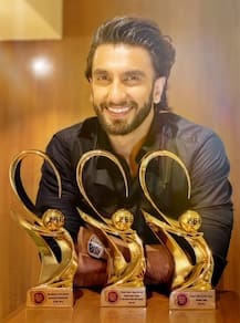 Zee Cine Awards 2020: Ranveer, Ayushmann, Ananya & Other B'wood Celebs Pose With Their Trophy