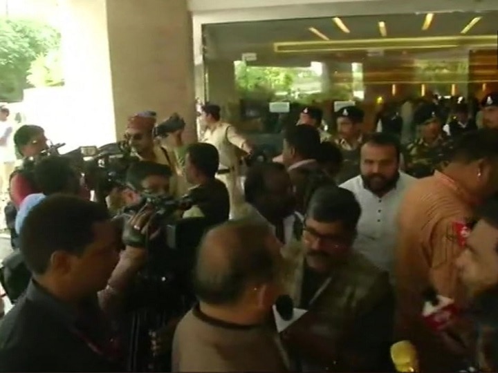 MP Political Crisis: 74 Congress MLAs Return To Bhopal From Jaipur Ahead Of Floor Test; Lodged In Marriott Hotel MP Crisis: 74 Congress MLAs Return To Bhopal From Jaipur Ahead Of Floor Test; Lodged In Marriott Hotel