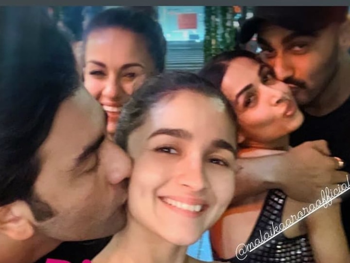 Ranbir Kapoor Gives A Peck On Ladylove Alia Bhatt's Cheek, Picture Goes Viral Ranbir Kapoor Gives A Peck On Ladylove Alia Bhatt's Cheek, Picture Goes Viral