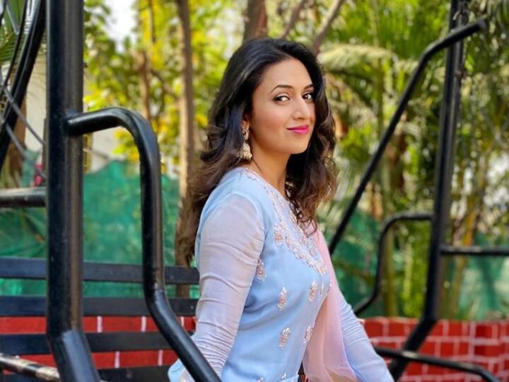 Yeh Hai Mohabbatein Actress Divyanka Tripathi's COVID-19 Tweet 'Insensitive', Feel Netizens Yeh Hai Mohabbatein Actress Divyanka Tripathi's COVID-19 Tweet 'Insensitive', Feel Netizens