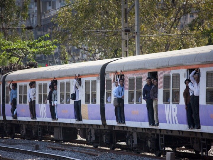 Commuters Alert! Private Bank Employees Now Allowed To Travel In Mumbai Local; Check Rules Here Commuters Alert! Private Bank Employees Now Allowed To Travel In Mumbai Local; Check Rules Here