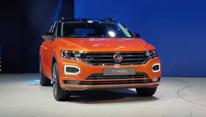 You get LED headlamps while the DRLs are in the bumper with an unique shape which catches your attention. You will also see big wheels which further ups the sporty stance. The T-Roc also gets big real LED Tail-lamps plus the tapered tail adds to the muscle. There are lots of sharply cut lines and a subtle spoiler too. Also as you can see there are many interesting colour options including dual-tone ones. (Source- Twitter)
