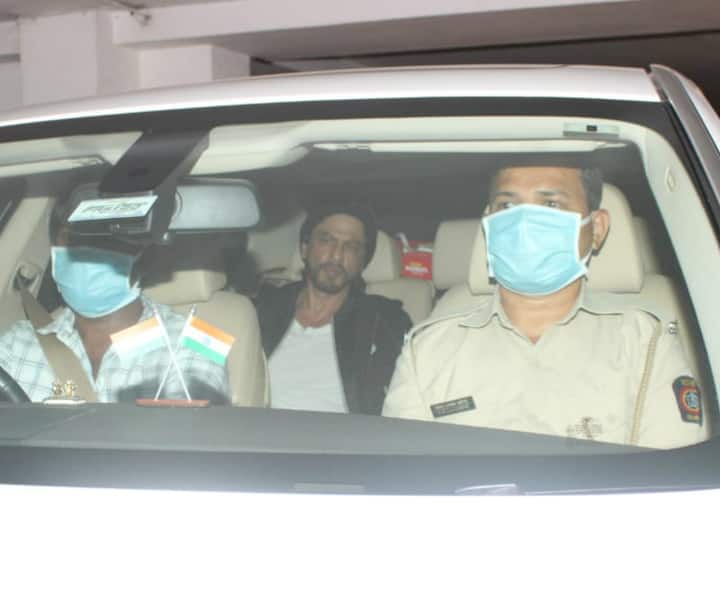 Karan Johar's close friend & Bollywood superstar Shah Rukh Khan attended the bash with wife Gauri Khan. (Photo: Manav Manglani)