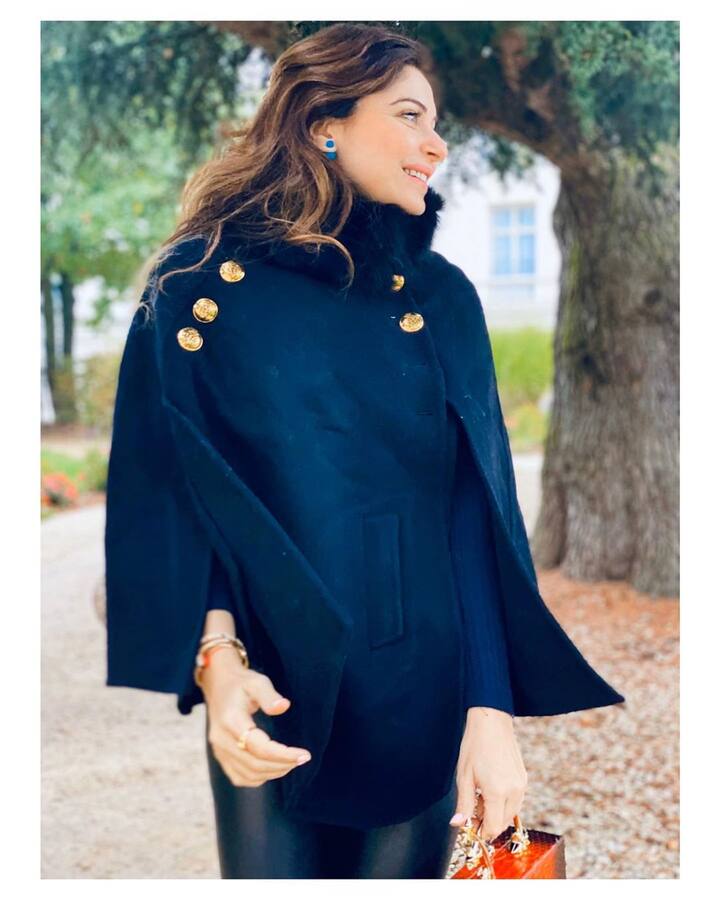 Kanika Kapoor, her manager and agent were booked by Aligarh police for skipping an event and not returning back the amount that was given to her for the performance in 2018, a Times Of India report said. (PIC Credit- Instagram)