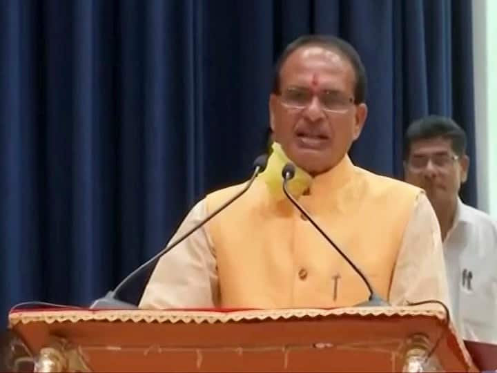 Madhya Pradesh: CM Shivraj Singh Chouhan Expands Cabinet For Third Time, 2 Scindia Loyalists Return As Ministers Madhya Pradesh: CM Shivraj Singh Chouhan Expands Cabinet For Third Time, 2 Scindia Loyalists Return As Ministers