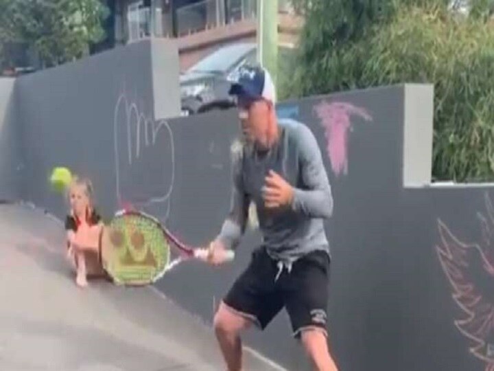 WATCH David Warner Hones Catching Skills Amid Self Isolation To Combat COVID19 WATCH: Warner Uses Tennis Ball To Hone Catching Skills Amid COVID19 Threat