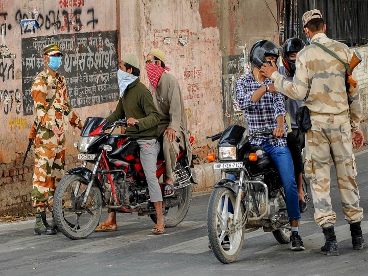 New Delhi: Police personnel stop commuters after the state government enforced lockdown in the city amid coronavirus pandemic, in Jafrabad area of northeast Delhi, Tuesday, March 24, 2020. (PTI Photo)(PTI24-03-2020_000286B)