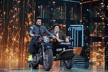 PICS: Maniesh Paul's Jai Veeru Moment with Dharmendra On Sets Of Sa Re Ga Ma Pa Li’l Champs