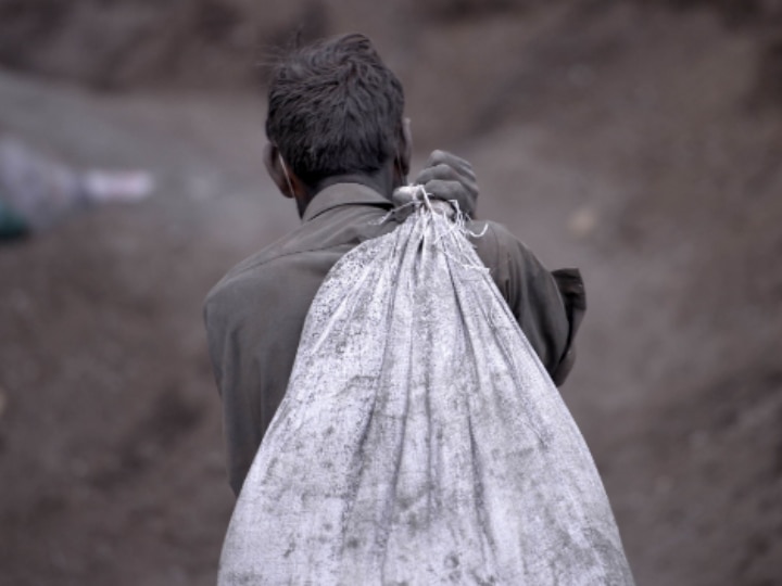 Coronavirus: Maharashtra Labourer Walks 135 Km To Reach His Village Amid Lockdown Coronavirus: Maharashtra Labourer Walks 135 Km To Reach His Village Amid Lockdown