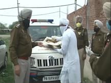 IN PICS: Police Personnel Distribute Food Among Needy People Amid Lockdown